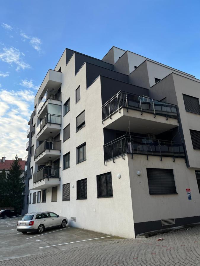Elegant Escape Apartment II - City Centre Bratislava Eksteriør bilde