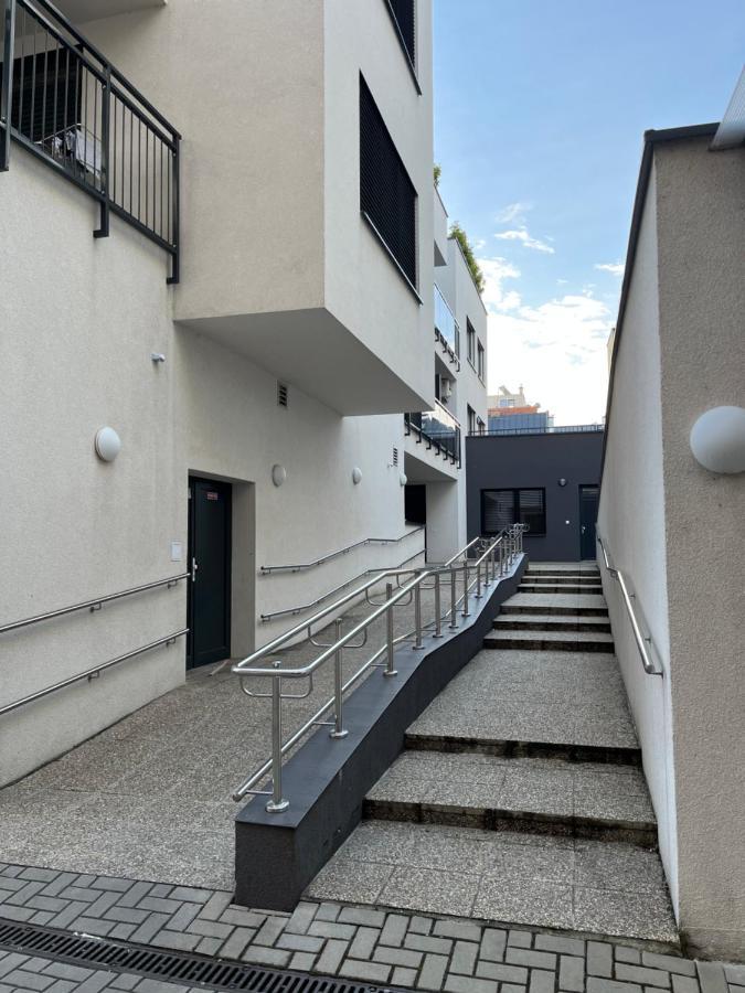 Elegant Escape Apartment II - City Centre Bratislava Eksteriør bilde